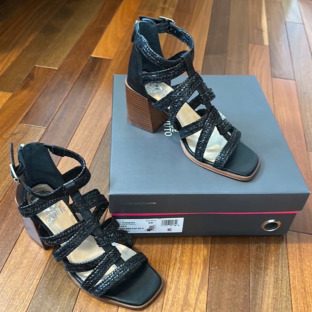 Vince Camuto Nissa Sandals never worn size 6